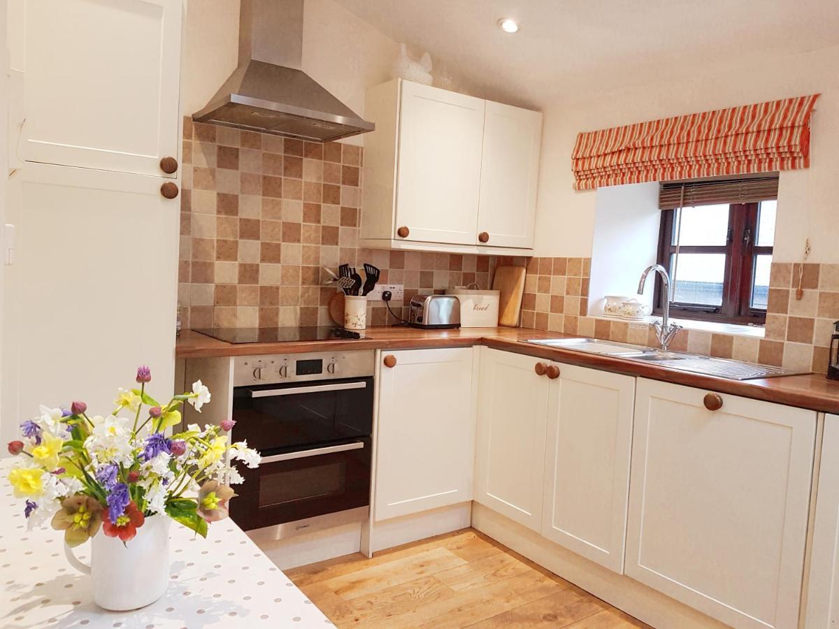 River Cottage@Cwm Mill - Riverside Family Holidays In The Black Mountains Hereford Buitenkant foto