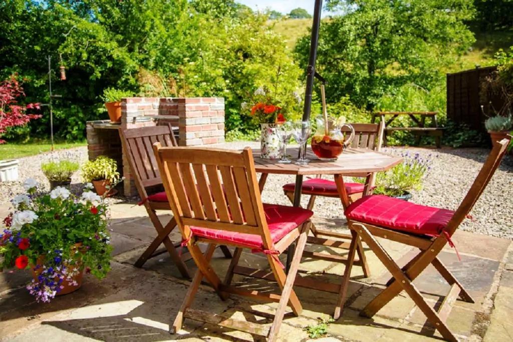 River Cottage@Cwm Mill - Riverside Family Holidays In The Black Mountains Hereford Buitenkant foto
