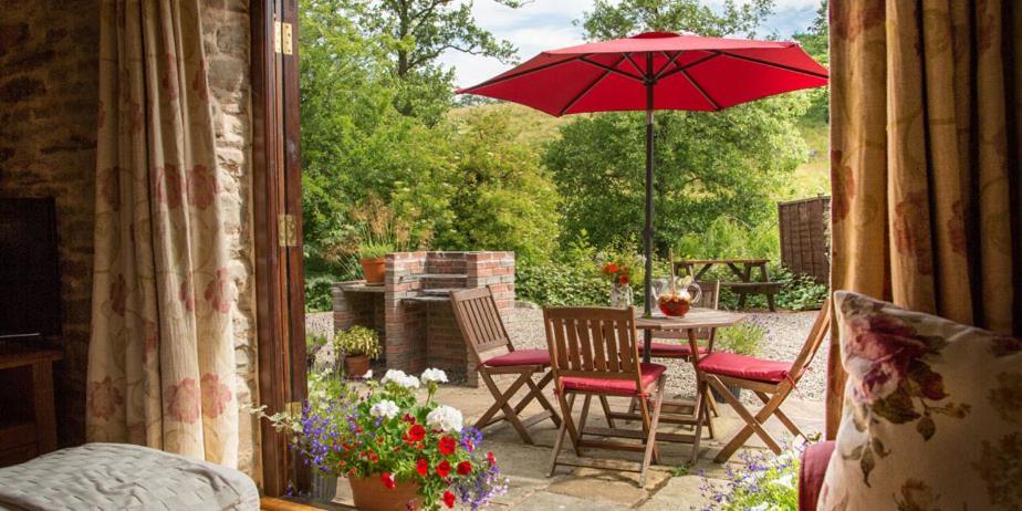 River Cottage@Cwm Mill - Riverside Family Holidays In The Black Mountains Hereford Buitenkant foto